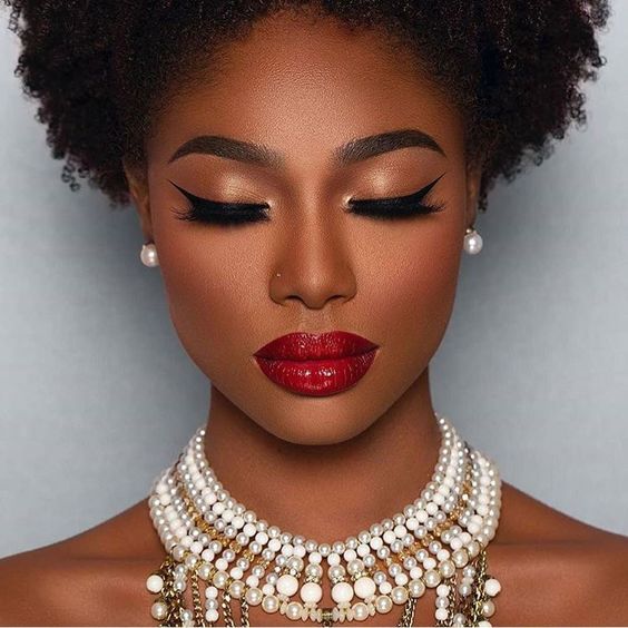 Tendências de batom vermelho para a próxima estação