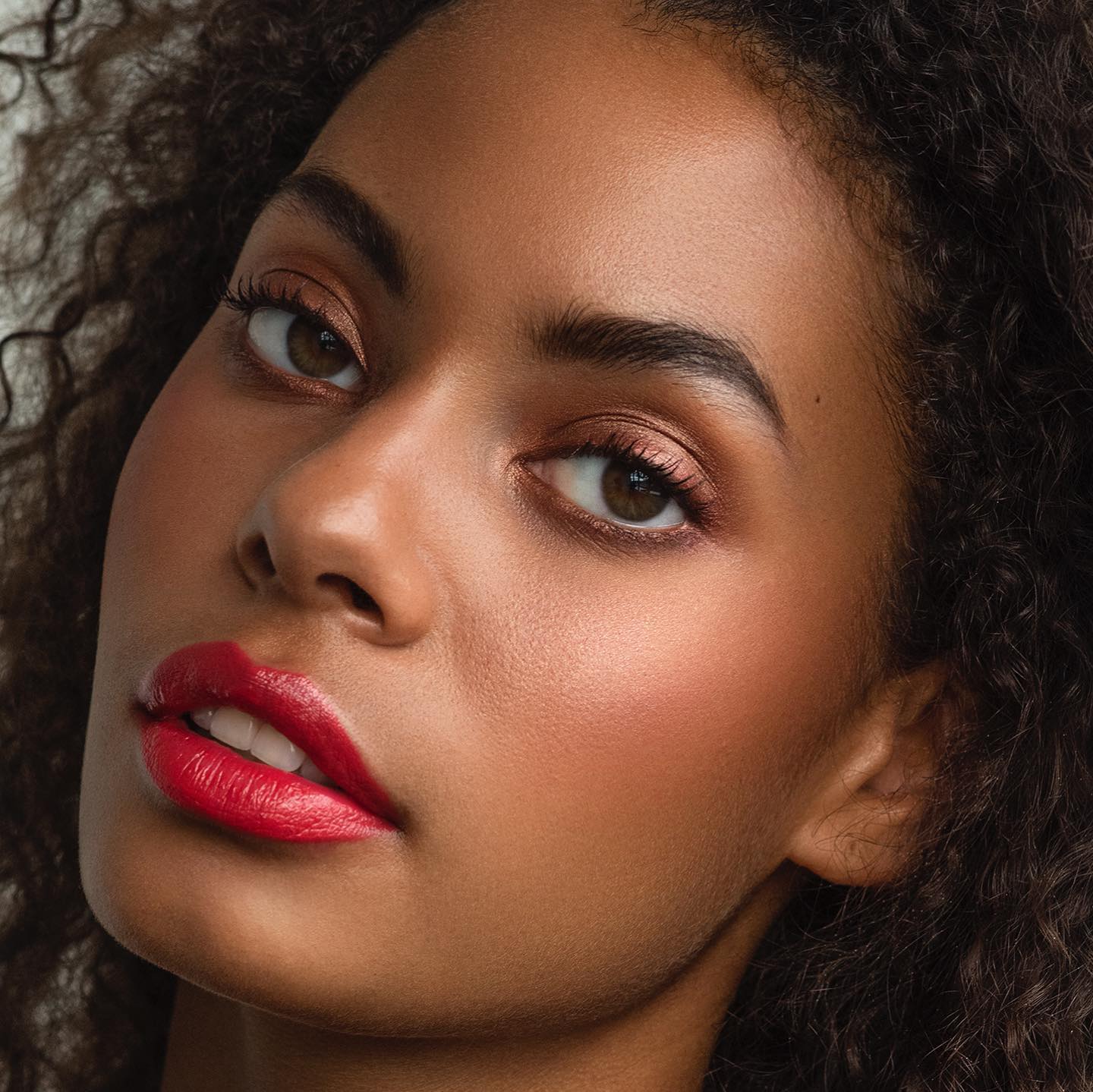 Dicas de aplicação de batom vermelho para durabilidade