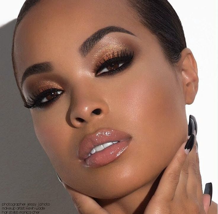 Como combinar batom vermelho com maquiagem dos olhos