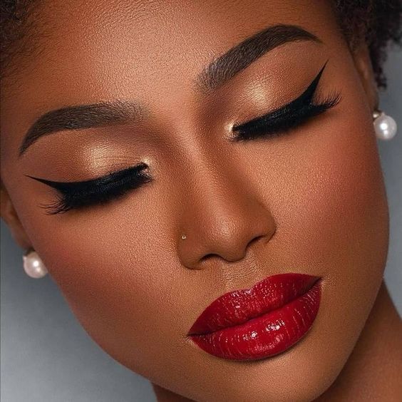 Guia completo de tons de batom para peles morenas