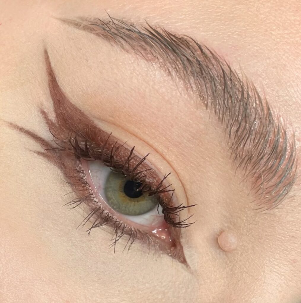 maquiagem para quem tem cilios curtos