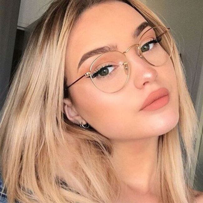 Os Melhores Produtos de Maquiagem para Quem Usa Óculos