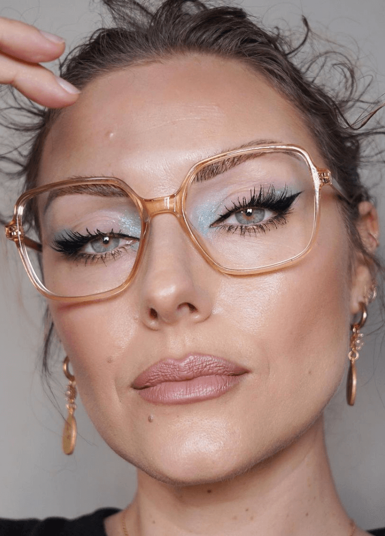 Como Fazer a Maquiagem Durar o Dia Todo Usando Óculos