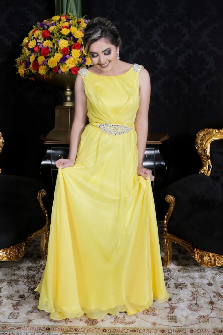 10 ideias de batons para complementar seu vestido amarelo