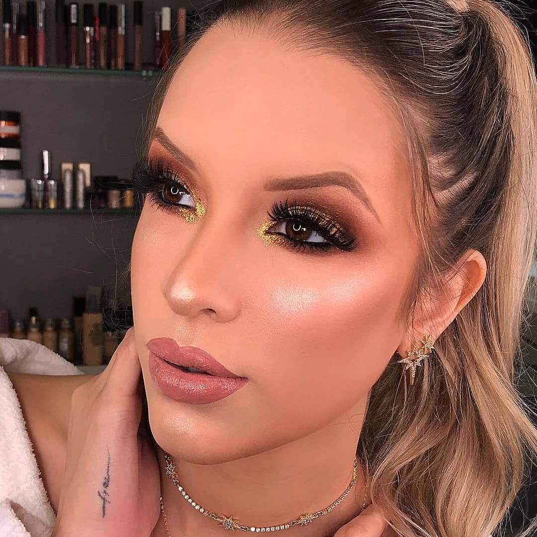 Como usar iluminador para realçar sua beleza natural