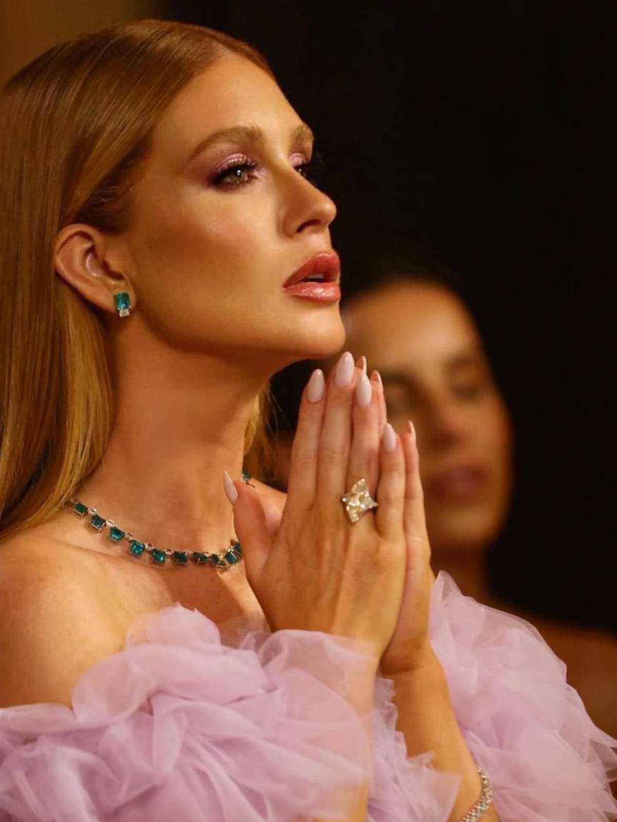 Tendências de Maquiagem para Festas com Vestido Lilás