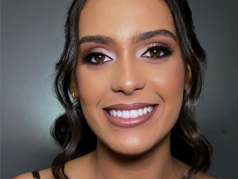 Como Escolher o Batom Perfeito para Seu Vestido Lilás