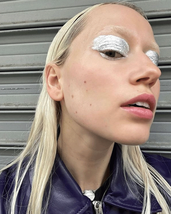 Guia Completo: Maquiagem para Festas com Vestido Prata