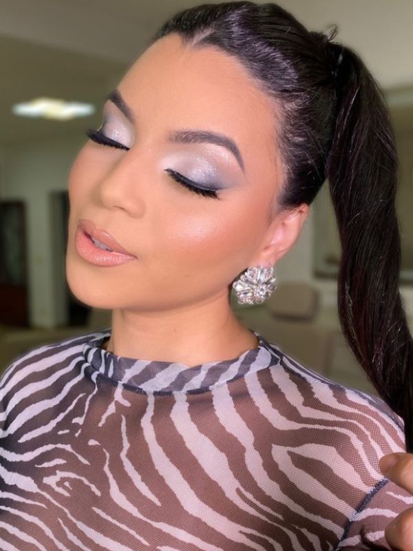 Como Escolher o Batom Perfeito para seu Vestido Prata