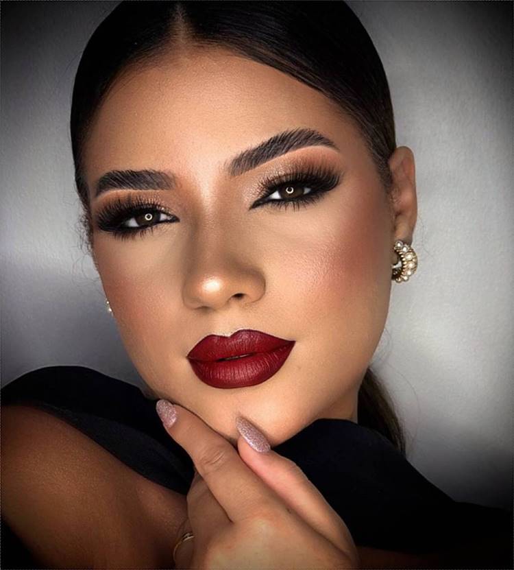 5 Cores de Batom que Combinam com Vestido Preto