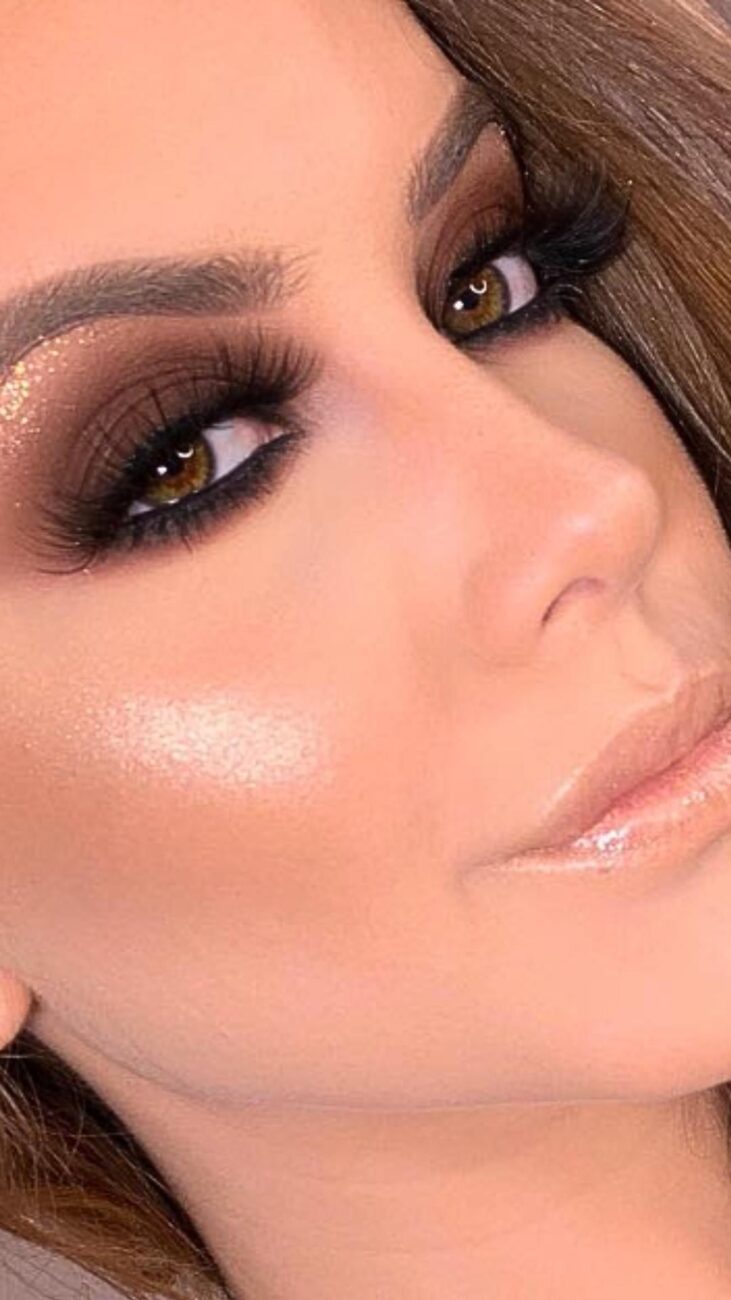 Guia Completo: Harmonizando Maquiagem e Acessórios com Vestido Preto