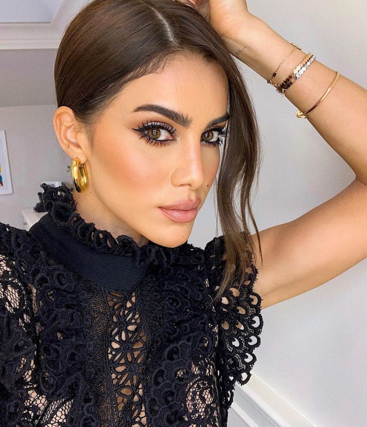 Maquiagem Natural para o Dia a Dia com Vestido Preto