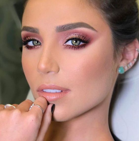 Como escolher o tom de rosa ideal para seu vestido