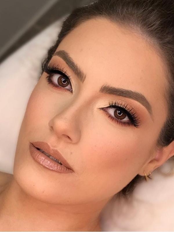 Maquiagens inspiradas em celebridades com vestidos verdes