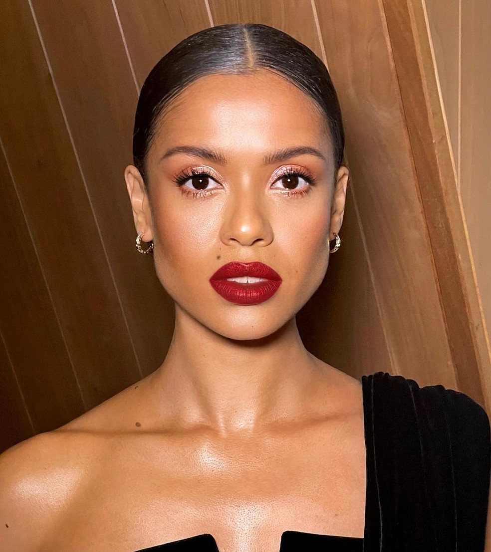 maquiagem simples com batom vermelho