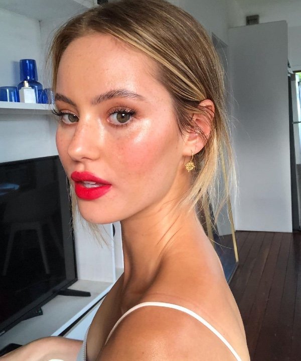 Maquiagem Rápida para o Dia a Dia com Destaque nos Lábios