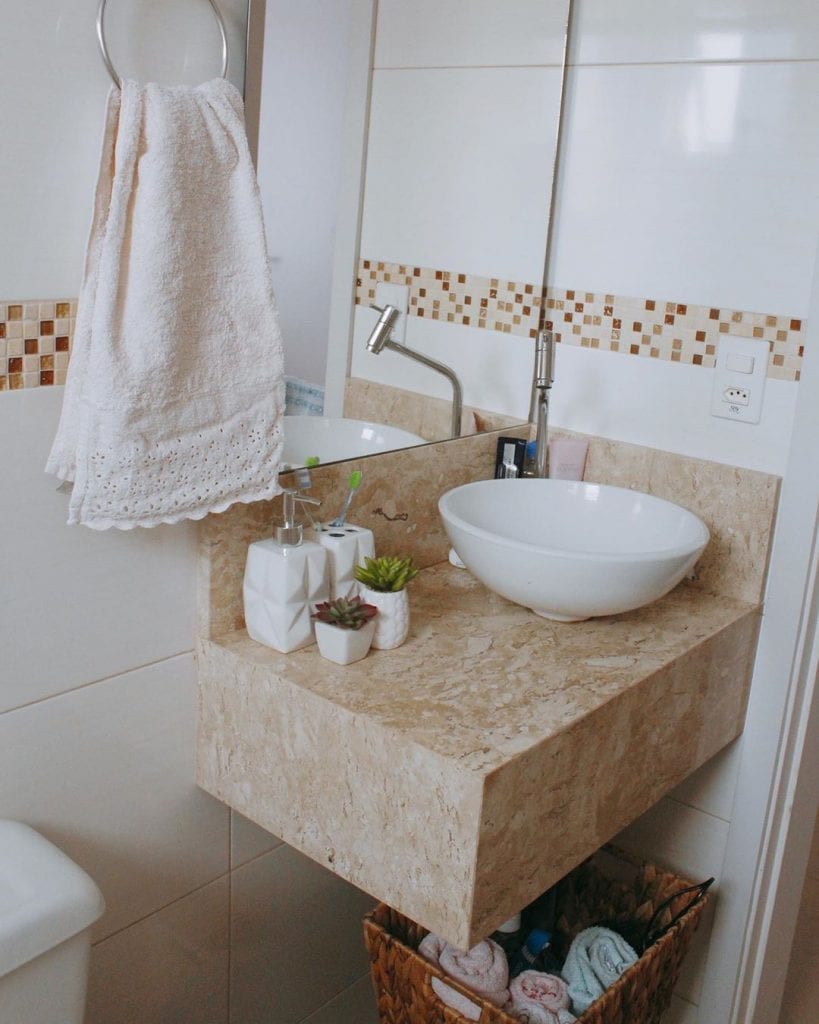 Como Combinar Mármore Travertino com Outros Materiais no Banheiro Rústico