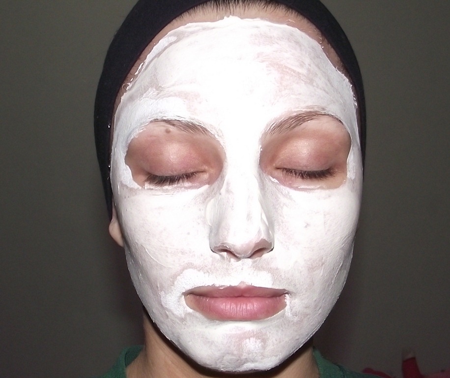 mascara de argila branca para o rosto