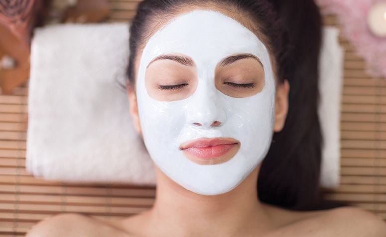 mascara de argila branca para o rosto
