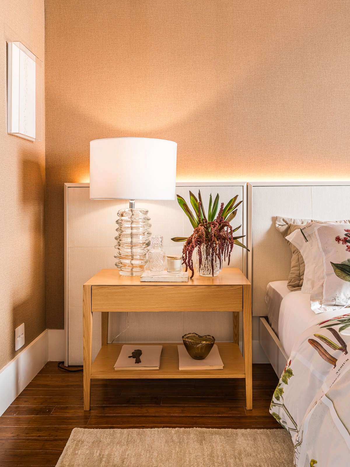 medidas mesa de cabeceira pequena