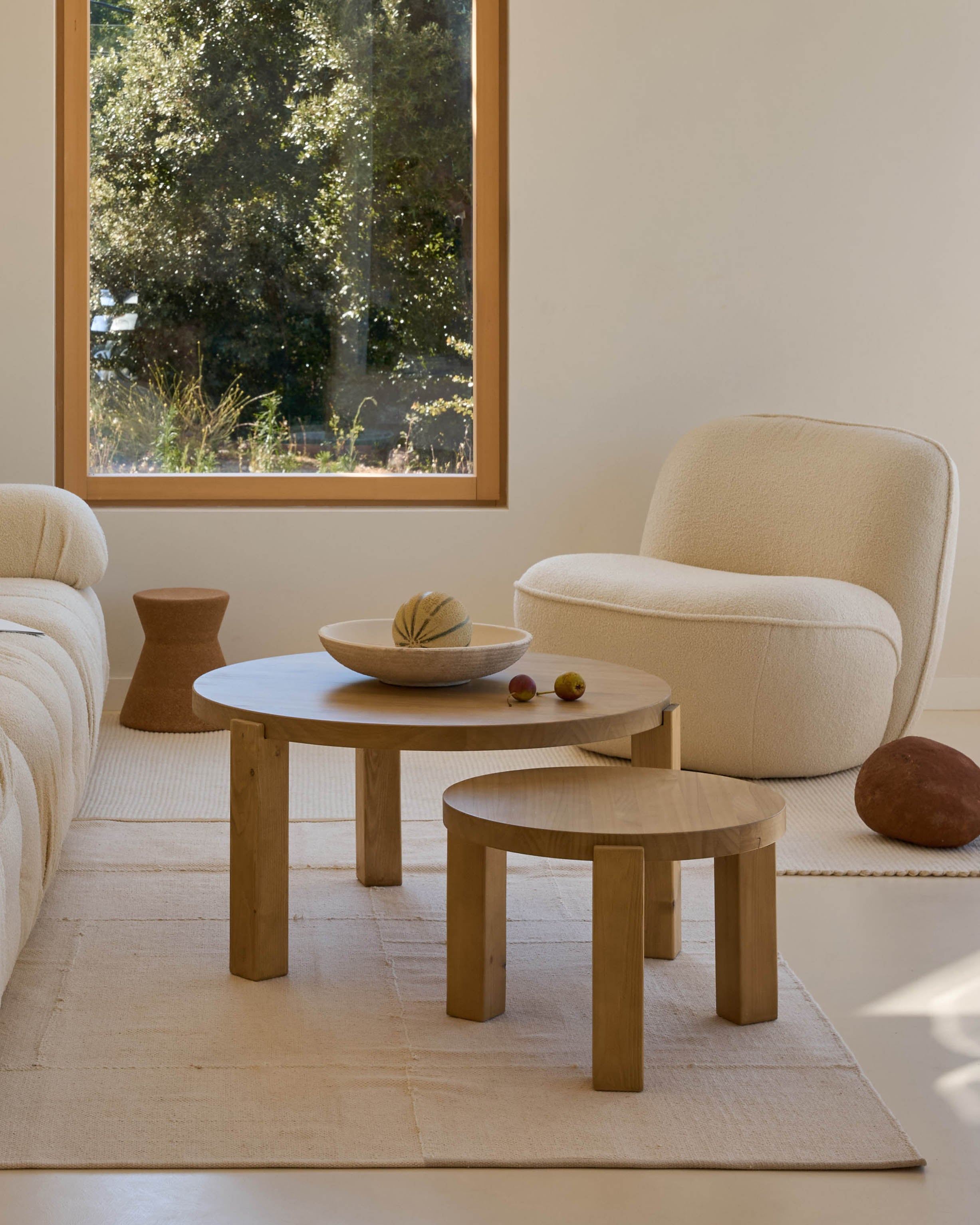 Tendências de Mesas de Centro para 2025: Formatos e Materiais