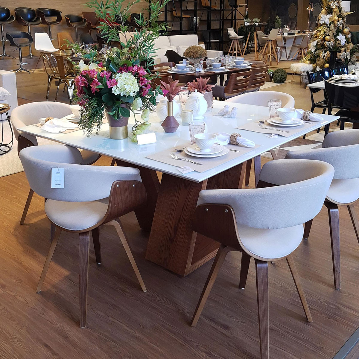 qual a medida ideal de mesa de jantar quadrada para 4 pessoas