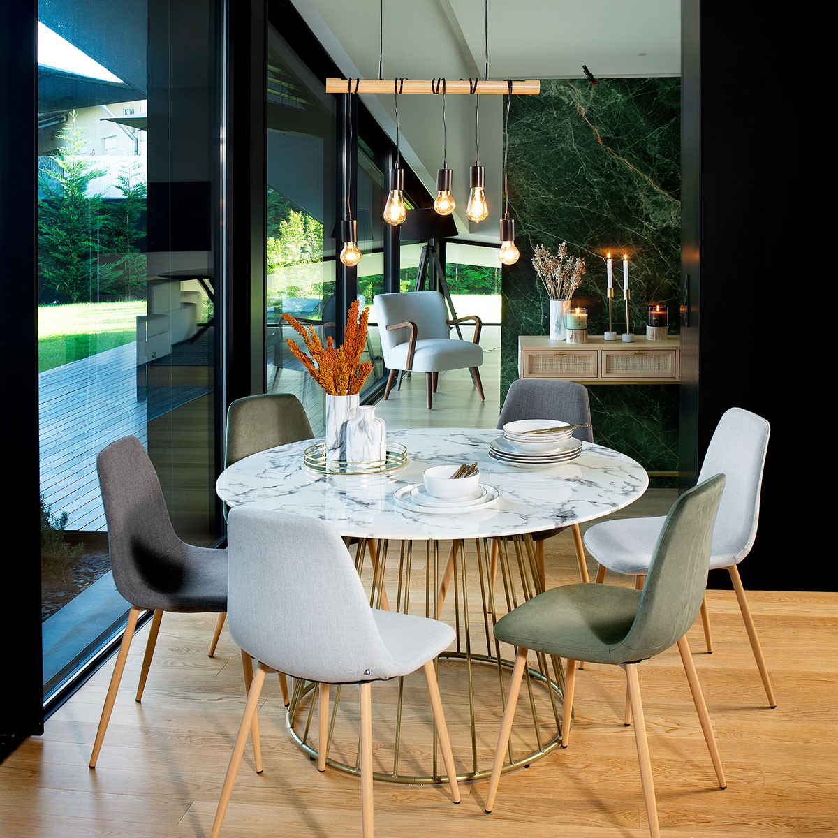 mesa de jantar redonda para espaços pequenos