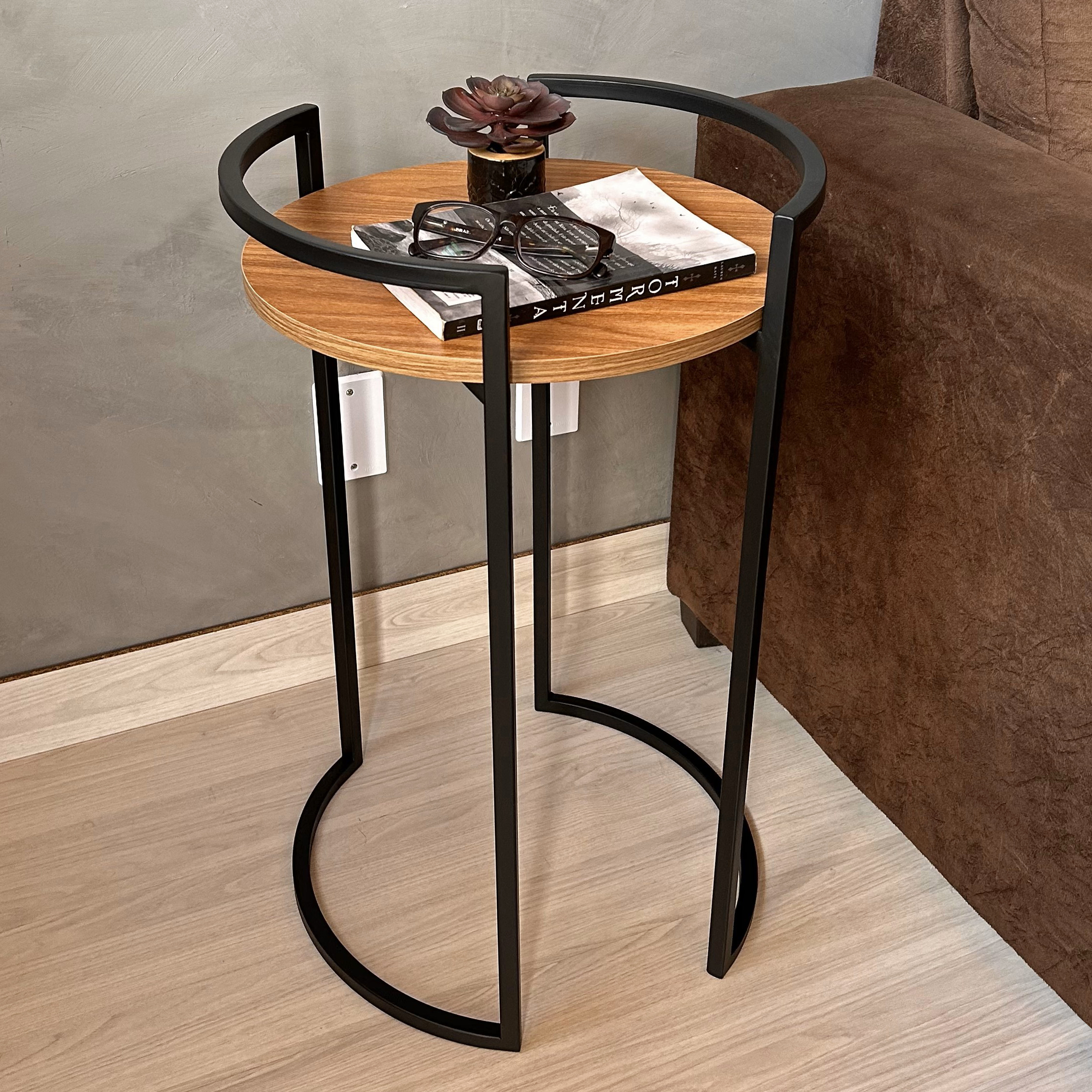 mesa lateral pequena para quarto