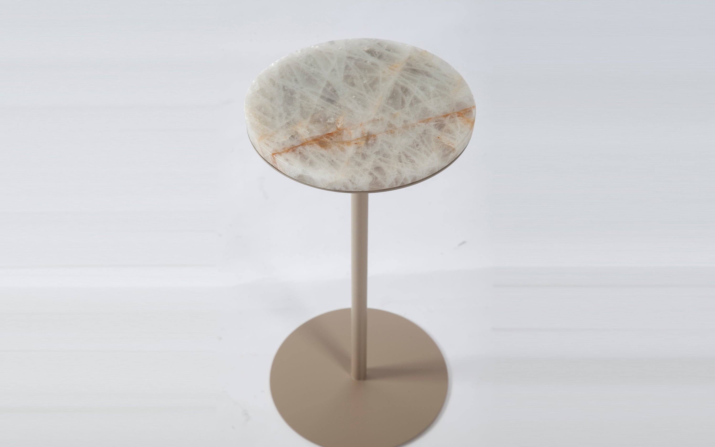 mesa lateral alta com gaveta