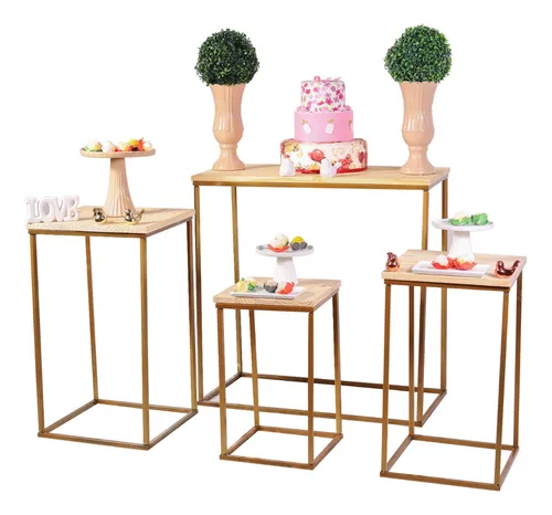 decoração de festa com mesas cilindro