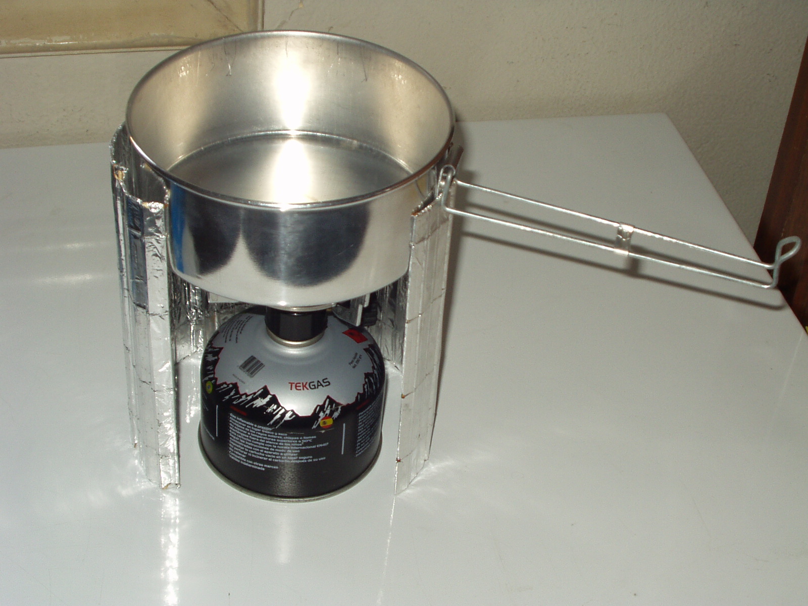 5 Ideias de Tintas para Decorar seu Móbile de Latas