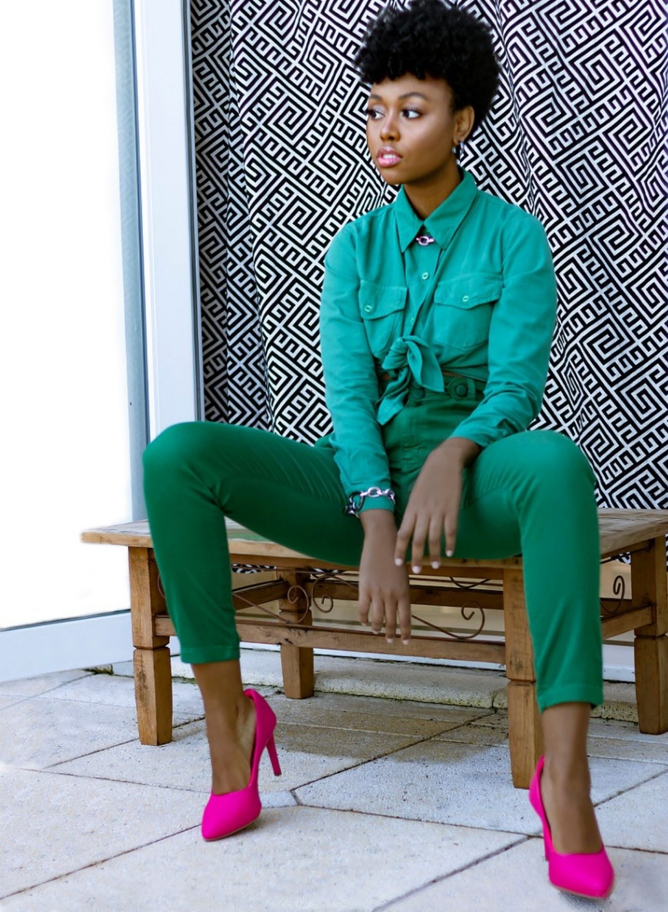 como evitar erros ao usar cores vibrantes na moda dopamina