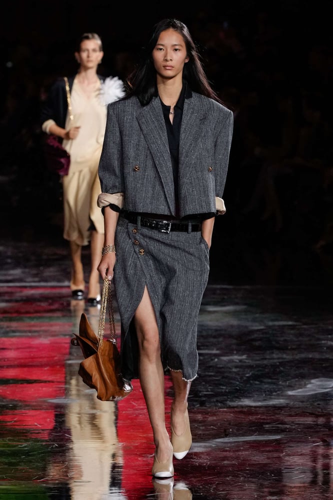 Acessórios Retrô: O Retorno dos Broches e Lenços