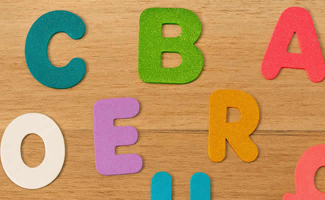 Alfabetização Divertida: Crie Letras em EVA Temáticas para Crianças