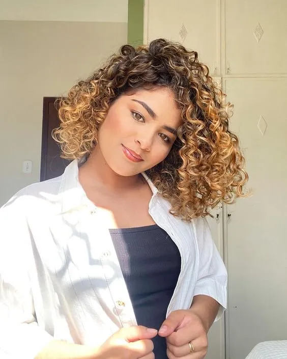 quanto custa morena iluminada cabelo cacheado