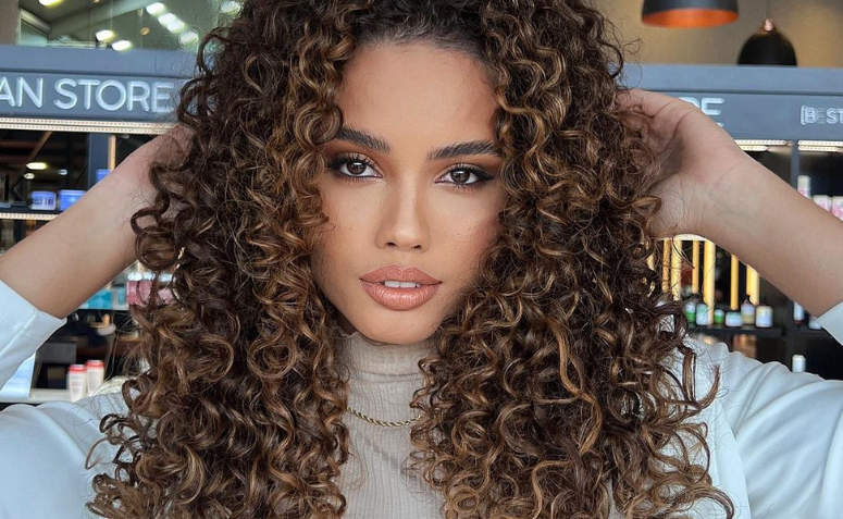 morena iluminada vs luzes qual o melhor para cachos