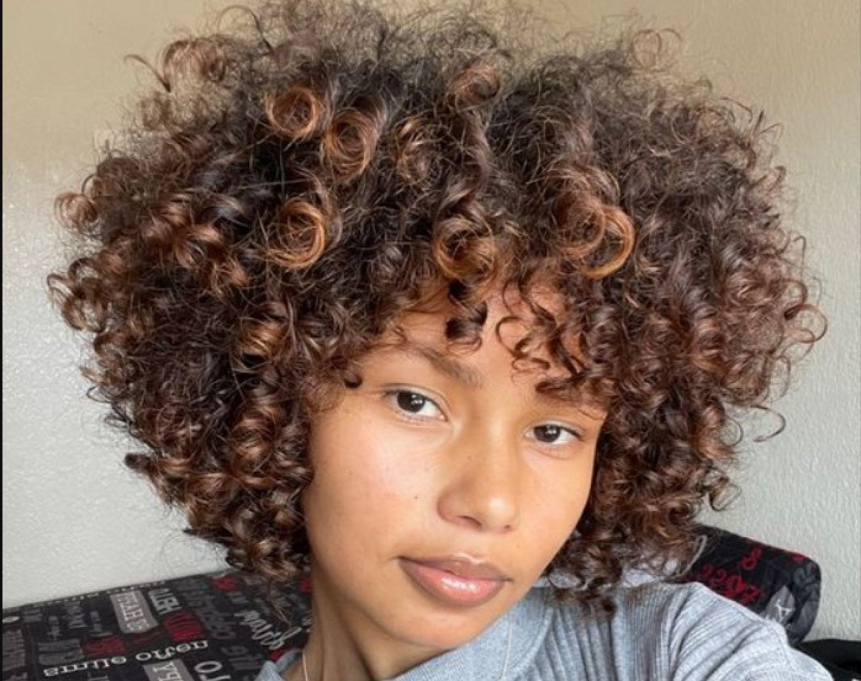 como fazer teste de mecha em cabelo cacheado