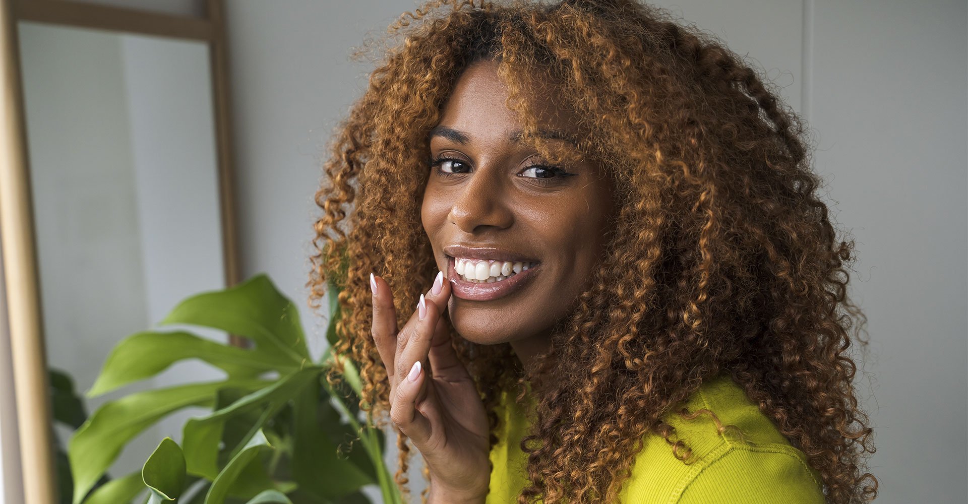 ideias morena iluminada cabelo cacheado