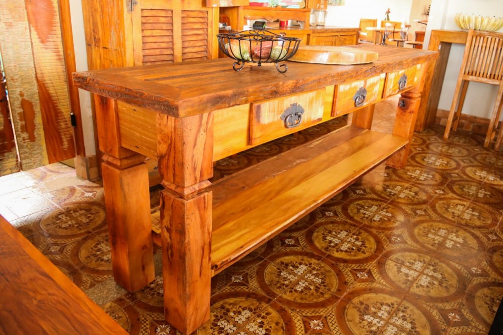 manutenção de móveis rústicos de demolição