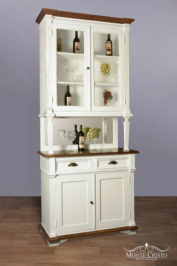 peças de mobiliário com acabamento envelhecido