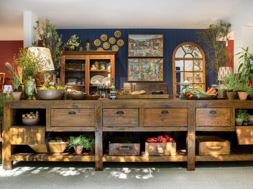 ambientes com móveis antigos franceses