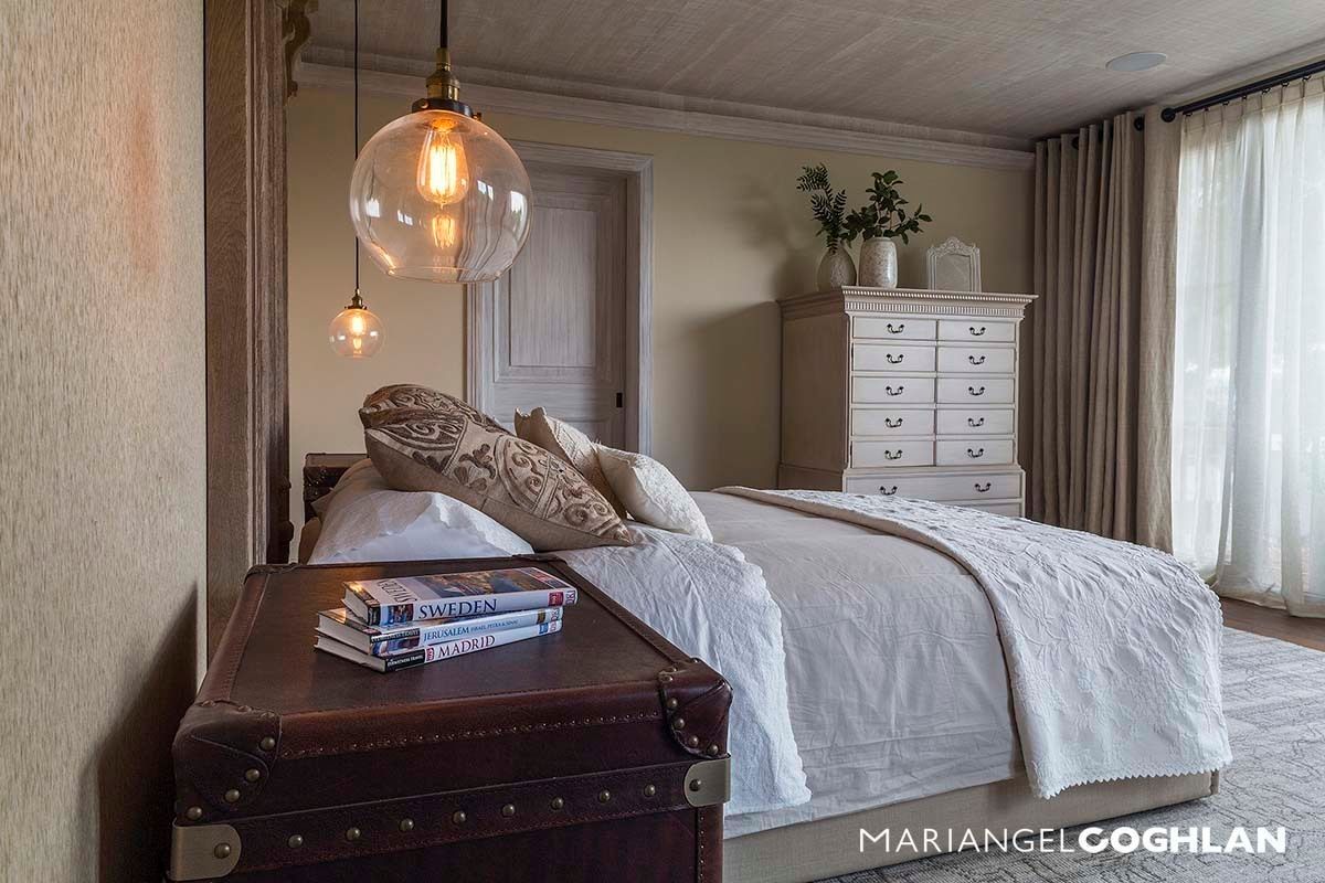 ambientes com móveis antigos franceses