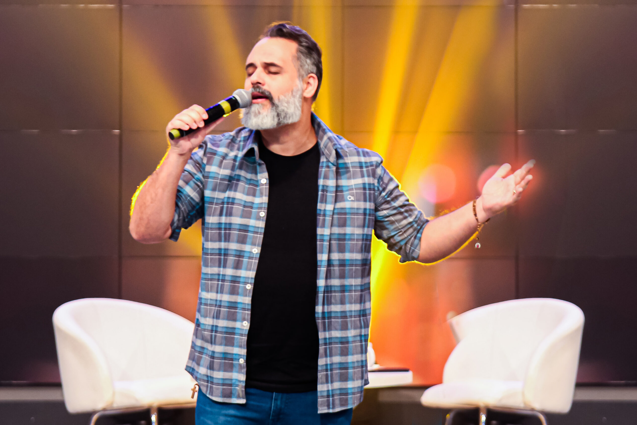 Crie a Playlist Ideal para sua Mãe: Dicas e Sugestões de Gêneros