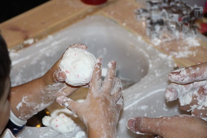 Neve artificial comestível: Receitas seguras para os pequenos