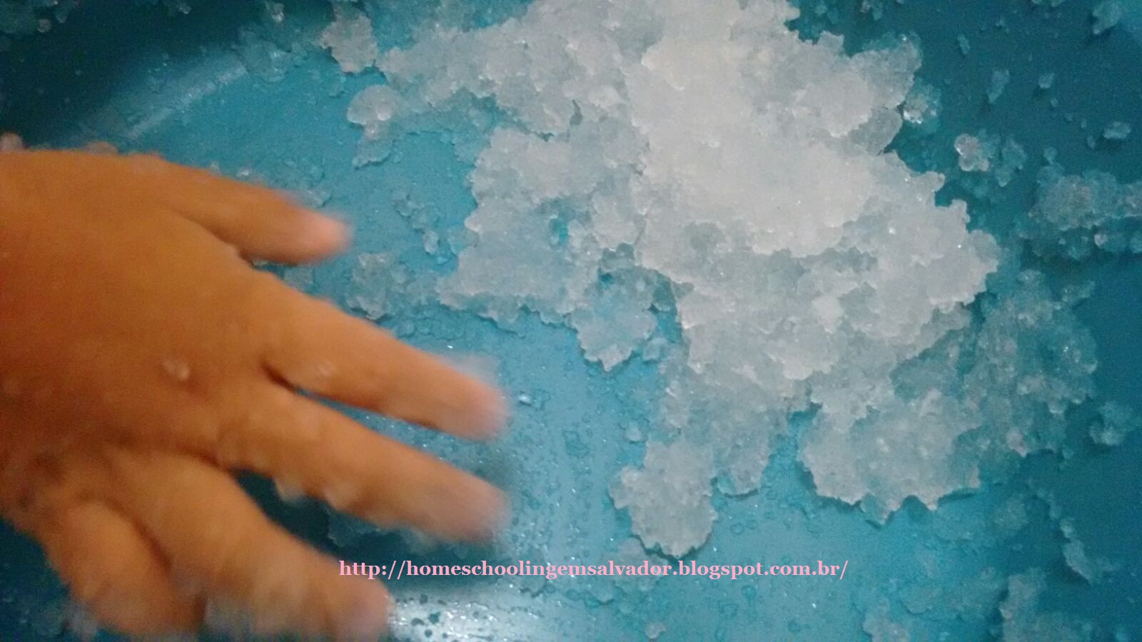 Neve artificial comestível: Receitas seguras para os pequenos