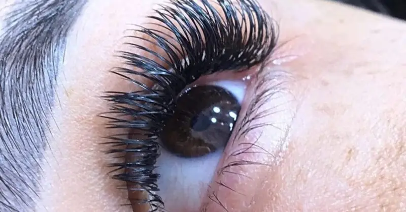 Técnicas Avançadas de Cílios: Volume Russo