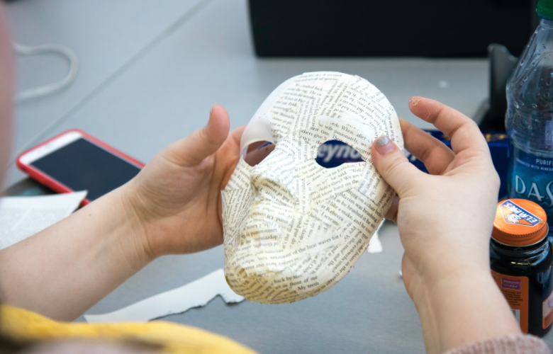 Como Fazer Máscaras de Papel Machê: Guia Completo