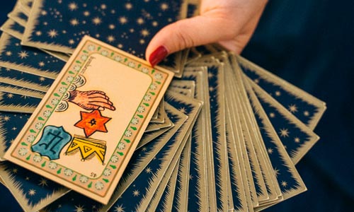 Como Escolher a Taróloga Certa para Sua Leitura