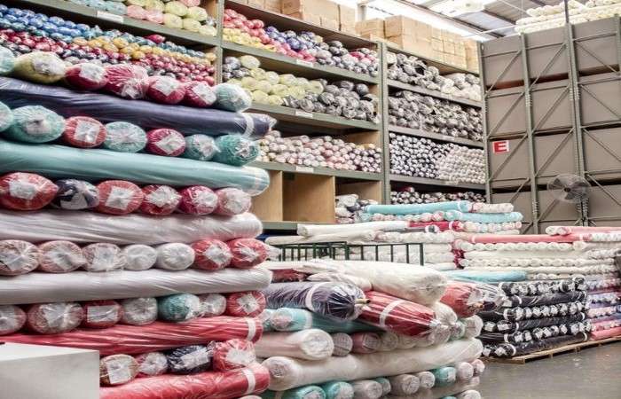 Tecidos em Atacado vs. Varejo: Qual a Melhor Opção para Você?
