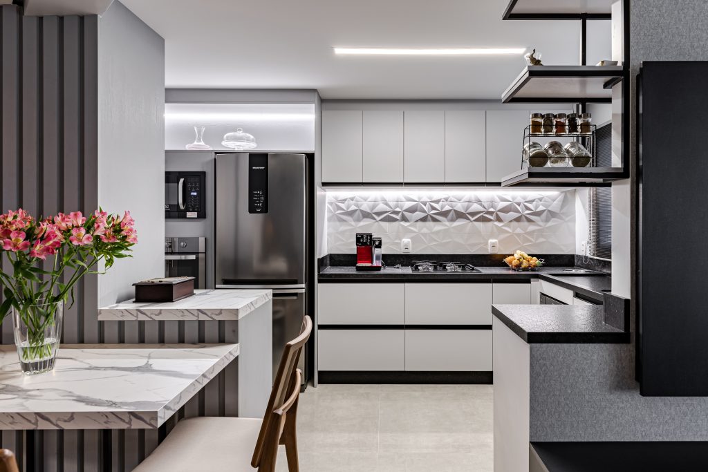 5 ideias de títulos:
1. Transforme sua Cozinha: Dicas Essenciais de Organização com Tramontina
2. Cozinha Funcional: O Guia Definitivo de Armazenamento e Otimização
3. Maximizando Espaço: Como Organizar sua Bancada e Armários de Cozinha
4. A Revolução da Cuba: Acessórios Inteligentes para Preparo e Limpeza
5. Durabilidade e Estilo: Cuidados Essenciais para seus Utensílios de Cozinha Tramontina